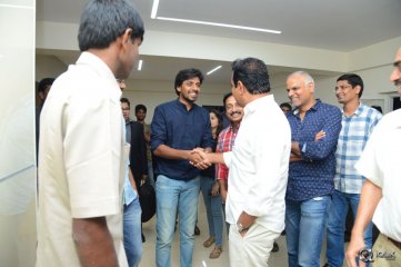 KTR Watching Pelli Choopulu Movie Special Show